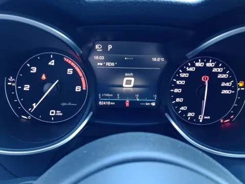 Alfa Romeo Stelvio 2.2 t Sport Tech rwd 160cv auto - Immagine 17