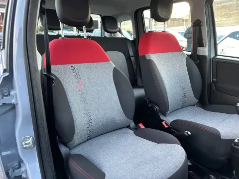 Fiat Panda 1.0 firefly hybrid City Life s&s 70cv - Immagine 7