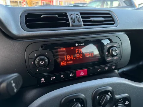 Fiat Panda 1.0 firefly hybrid City Life s&s 70cv - Immagine 12