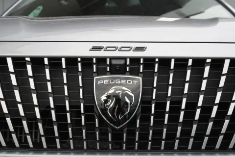 Peugeot 2008 1.2 puretech Allure s&s 130cv eat8 - Immagine 4