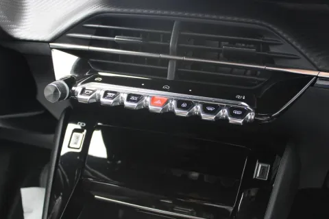 Peugeot 2008 1.2 puretech Allure s&s 130cv eat8 - Immagine 16