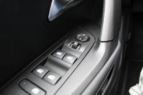Peugeot 2008 1.2 puretech Allure s&s 130cv eat8 - Immagine 22