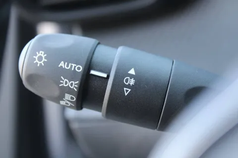 Peugeot 2008 1.2 puretech Allure s&s 100cv - Immagine 19