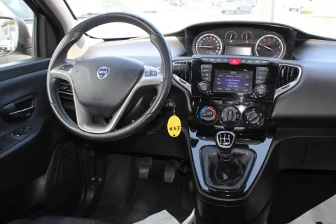 Lancia Ypsilon 1.2 Gold ecochic Gpl 69cv my19 - Immagine 9