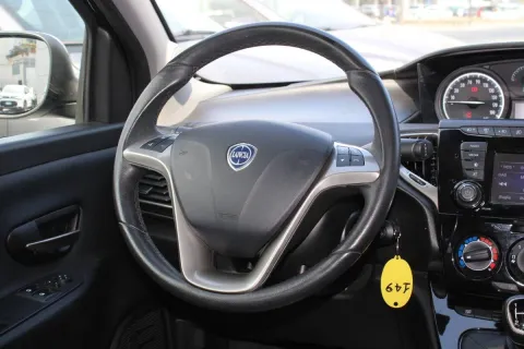 Lancia Ypsilon 1.2 Gold ecochic Gpl 69cv my19 - Immagine 10