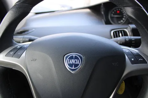Lancia Ypsilon 1.2 Gold ecochic Gpl 69cv my19 - Immagine 17