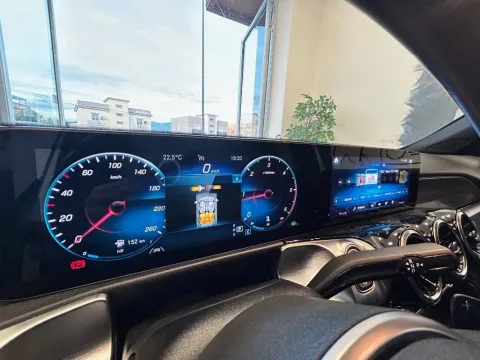 Mercedes GLB 220 d Sport Plus 4matic auto - Immagine 11