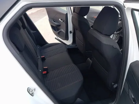 Peugeot 2008 1.2 puretech Active s&s 100cv - Immagine 13