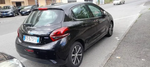 Peugeot 208 5p 1.6 bluehdi Allure 75cv - Immagine 4