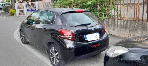 Peugeot 208 5p 1.6 bluehdi Allure 75cv - Immagine 5