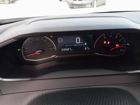Peugeot 2008 1.2 puretech Active s&s 100cv - Immagine 19