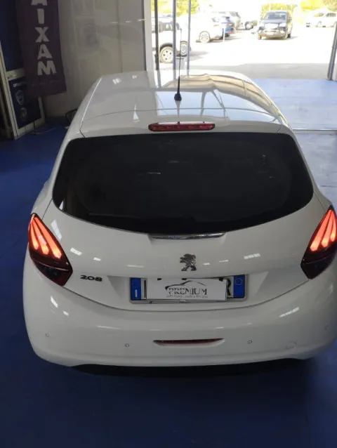 Peugeot 208 5p 1.6 bluehdi Allure 75cv - Immagine 1