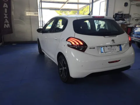 Peugeot 208 5p 1.6 bluehdi Allure 75cv - Immagine 3
