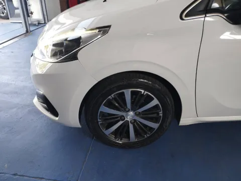 Peugeot 208 5p 1.6 bluehdi Allure 75cv - Immagine 5