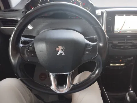 Peugeot 208 5p 1.6 bluehdi Allure 75cv - Immagine 10
