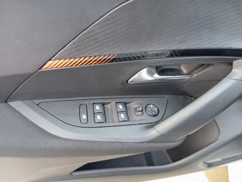 Peugeot 2008 1.2 puretech Active s&s 100cv - Immagine 23