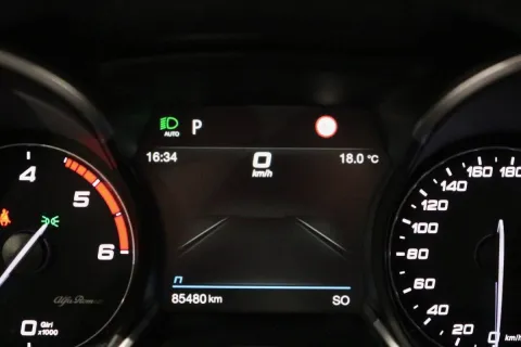 Alfa Romeo Stelvio 2.2 t Ti Q4 210cv auto - Immagine 12