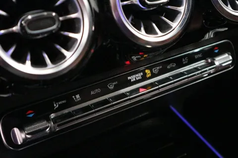 Mercedes GLA 200 d Premium auto - Immagine 16