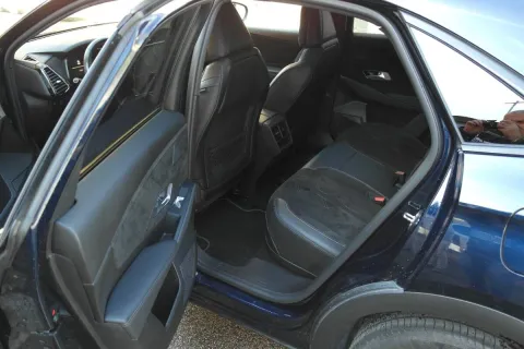 DS DS7 1.6 e-tense phev Performance Line+ 225cv auto - Immagine 12