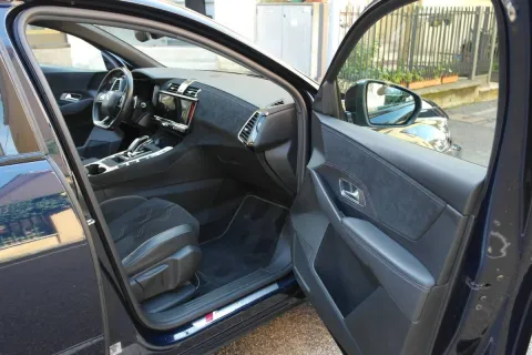 DS DS7 1.6 e-tense phev Performance Line+ 225cv auto - Immagine 15