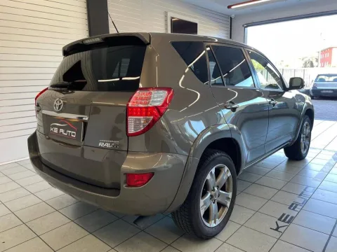 Toyota RAV4 Crossover 2.2 d-4d Executive 150cv auto - Immagine 4