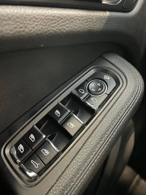 Porsche Macan 2.0 252cv pdk - Immagine 28