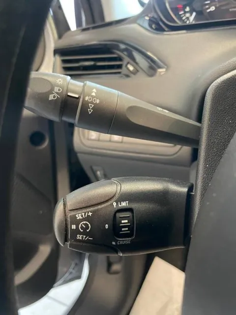 Peugeot 208 5p 1.2 puretech Active s&s 82cv neopatentati - Immagine 17