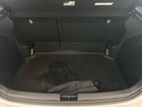 Toyota Yaris 1.5h Trend - Immagine 8
