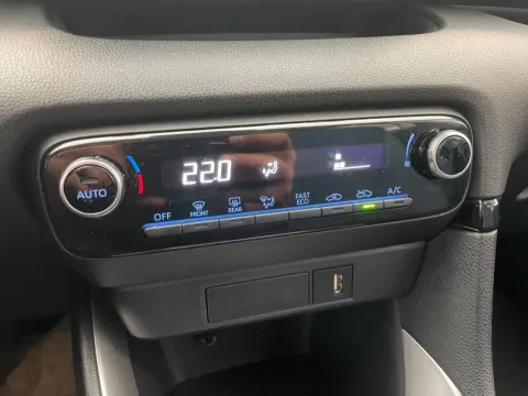 Toyota Yaris 1.5h Trend - Immagine 17
