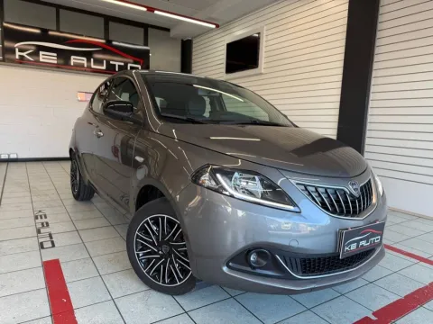 Lancia Ypsilon 1.0 firefly hybrid Silver s&s 70cv - Immagine 3