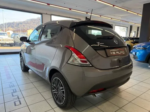 Lancia Ypsilon 1.0 firefly hybrid Silver s&s 70cv - Immagine 4