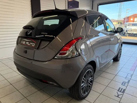 Lancia Ypsilon 1.0 firefly hybrid Silver s&s 70cv - Immagine 6