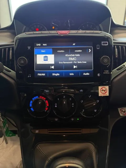 Lancia Ypsilon 1.0 firefly hybrid Silver s&s 70cv - Immagine 16
