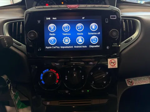 Lancia Ypsilon 1.0 firefly hybrid Silver s&s 70cv - Immagine 18