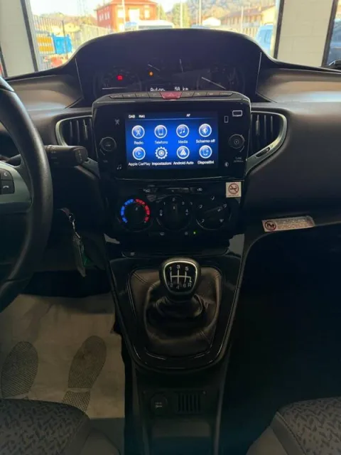 Lancia Ypsilon 1.0 firefly hybrid Silver s&s 70cv - Immagine 20