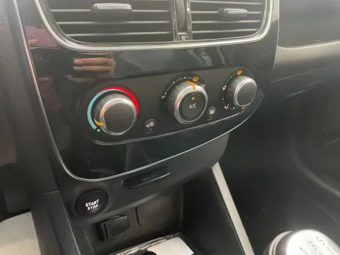 Renault Clio 1.5 dci energy Zen 90cv - Immagine 22
