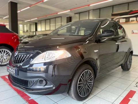 Lancia Ypsilon 1.0 firefly hybrid Gold s&s 70cv 5p.ti - Immagine 1