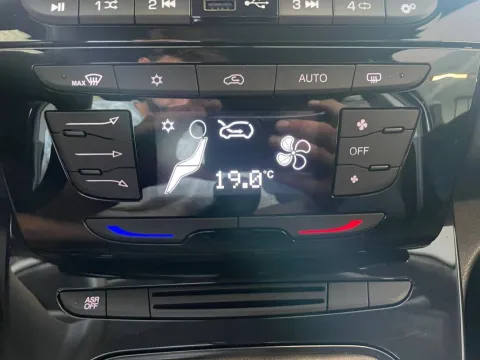 Lancia Ypsilon 1.0 firefly hybrid Gold s&s 70cv 5p.ti - Immagine 8