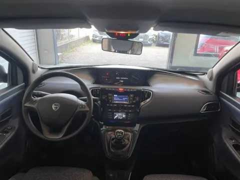 Lancia Ypsilon 1.0 firefly hybrid Gold s&s 70cv 5p.ti - Immagine 9