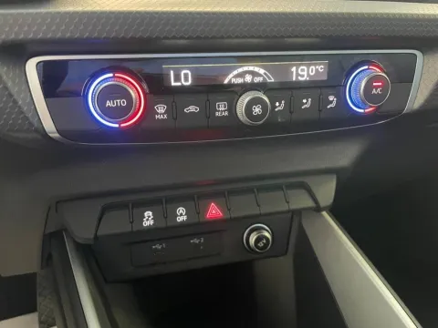 Audi A1 Sportback 30 1.0 tfsi Identity Black 110cv s-tronic - Immagine 22