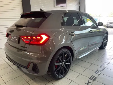 Audi A1 Sportback 40 2.0 tfsi Identity Black 200cv s-tronic - Immagine 4