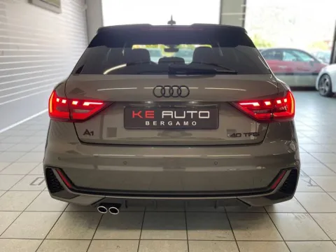 Audi A1 Sportback 40 2.0 tfsi Identity Black 200cv s-tronic - Immagine 5