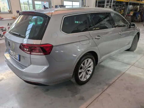 Volkswagen Passat Variant 2.0 tdi Business 150cv dsg - Immagine 5