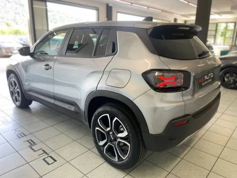 Jeep Avenger 1.2 turbo e-hybrid mhev Summit fwd 110cv edct6 - Immagine 4