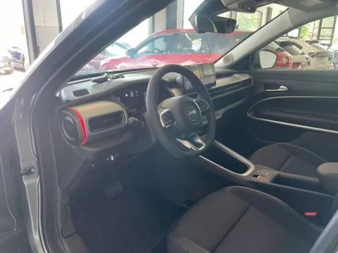 Jeep Avenger 1.2 turbo e-hybrid mhev Summit fwd 110cv edct6 - Immagine 9