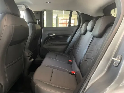 Jeep Avenger 1.2 turbo e-hybrid mhev Summit fwd 110cv edct6 - Immagine 13