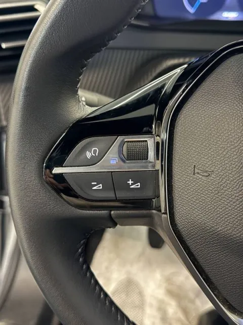 Peugeot 2008 1.2 puretech Allure s&s 100cv - Immagine 13