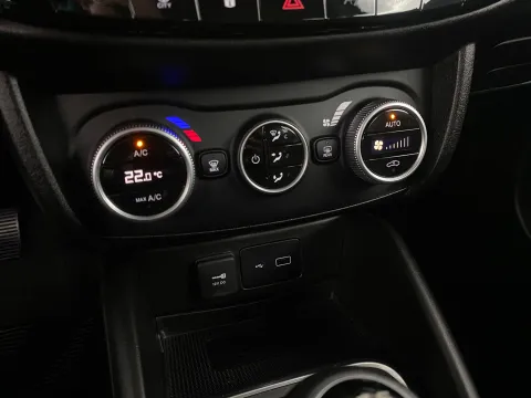 Nissan Juke 1.0 dig-t N-Connecta 117cv - Immagine 22