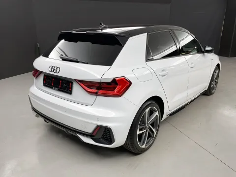Audi A1 Sportback 30 1.0 tfsi Identity Black 116cv - Immagine 5