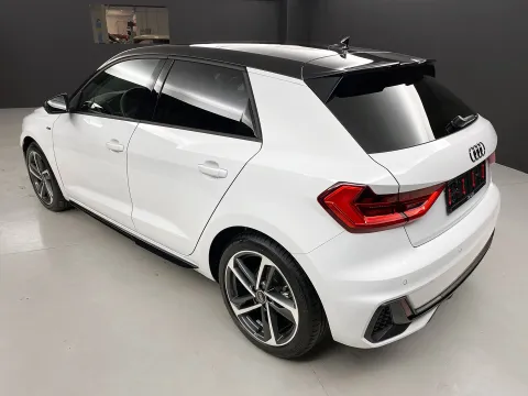 Audi A1 Sportback 30 1.0 tfsi Identity Black 116cv - Immagine 6